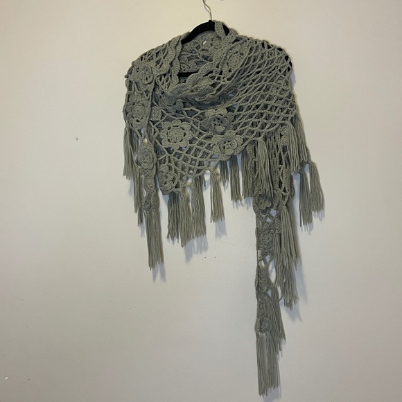 Handmade long stole.Braided flowers. - Picture 6 of 6